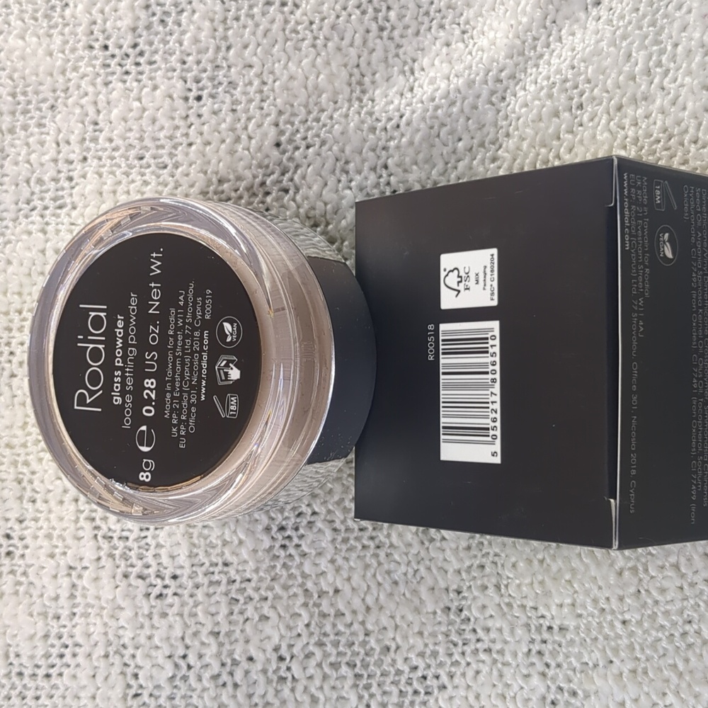 Rodial Glass Powder, 8g/0.28oz - Picture 4 of 10